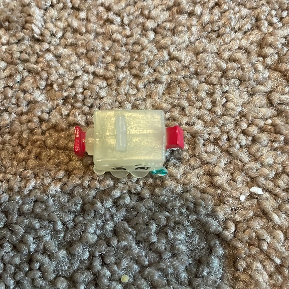 SHOPKINS! Season 5 Special Edition Electric Glow Cam Corder - Picture 4 of 4